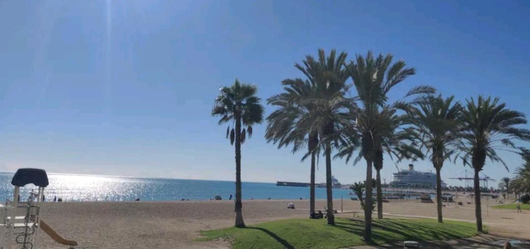 Beach House Apartment, Playa Malagueta Malaga Exterior photo